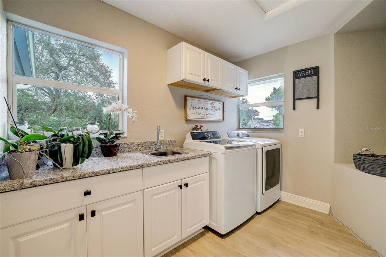 3214 N Seclusion Drive, Sarasota, FL 34239 Photo