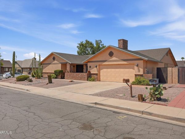 226 E GLENCOVE Street, Mesa, AZ 85201