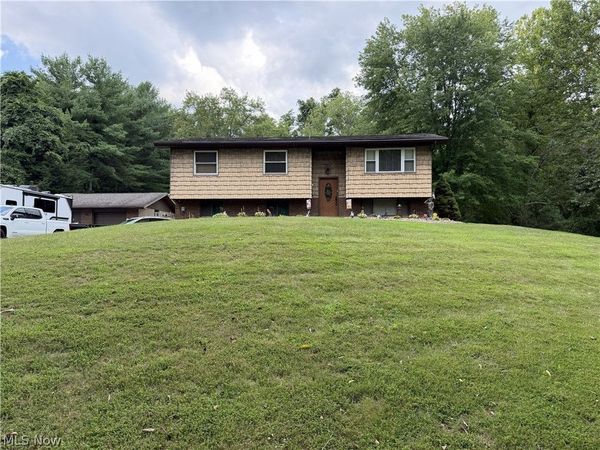 267 Roberts Drive , Belpre, OH 45714