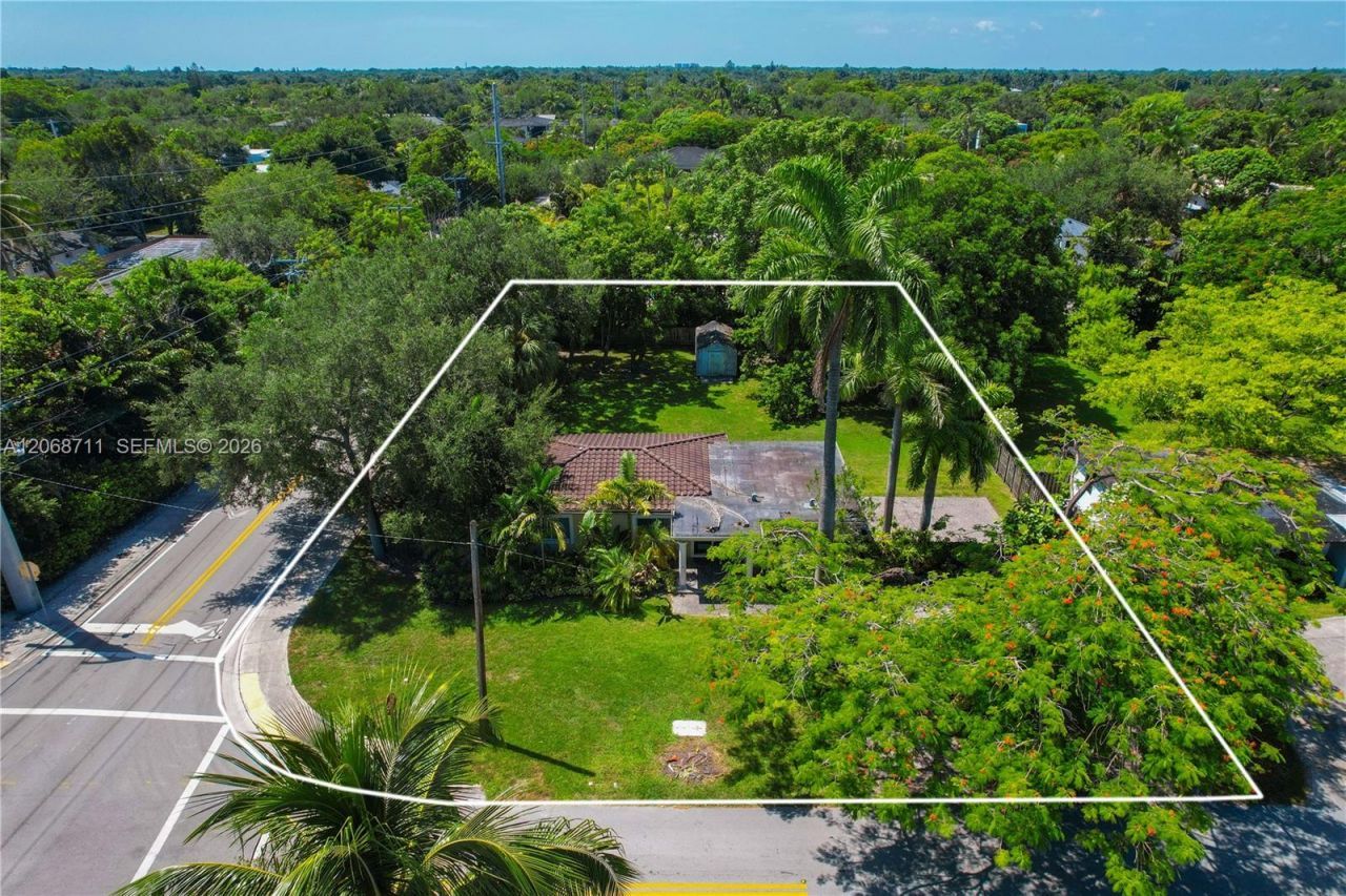 6200 SW 78th St , South Miami, FL 33143 Photo
