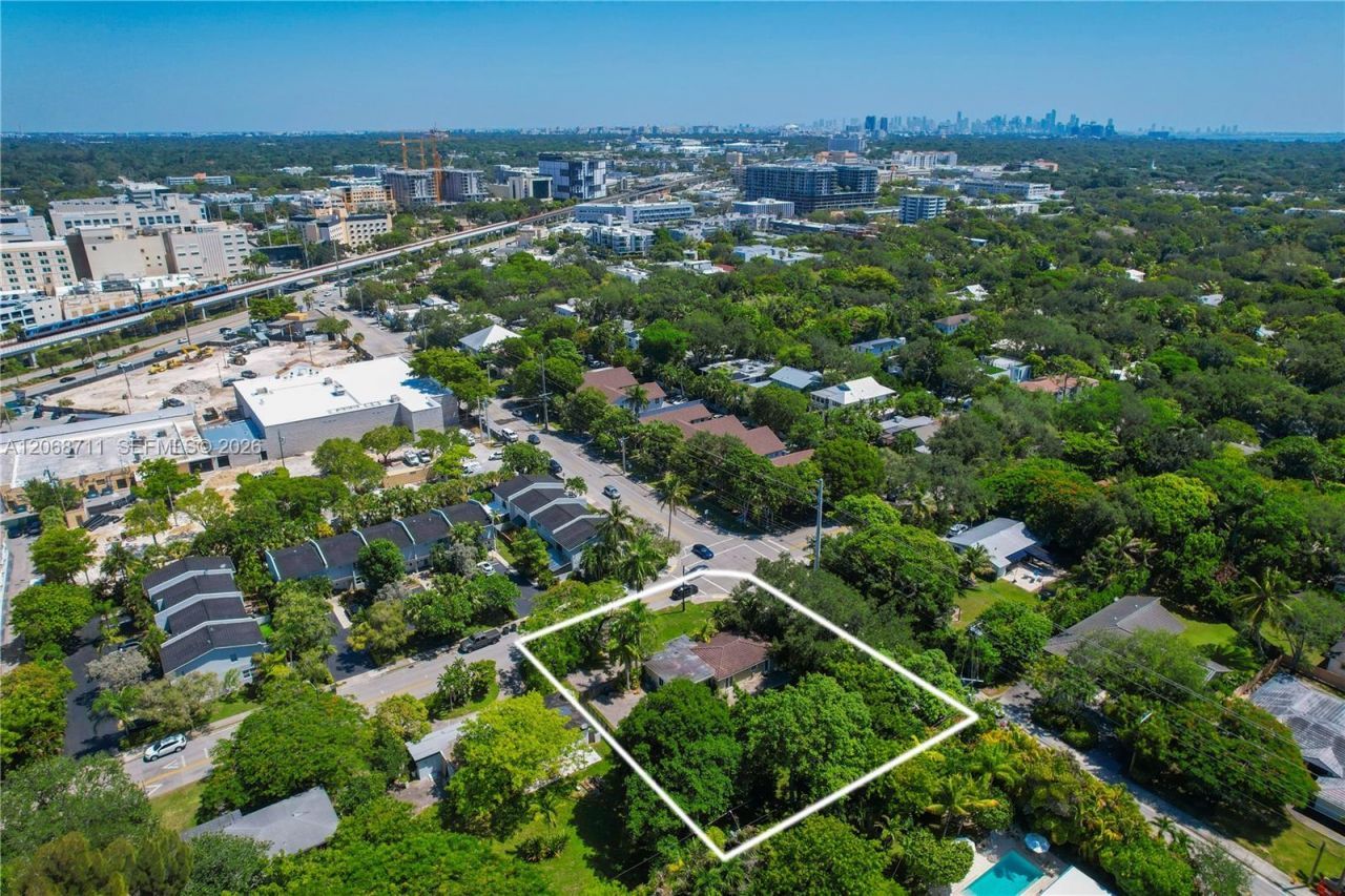 6200 SW 78th St , South Miami, FL 33143 Photo