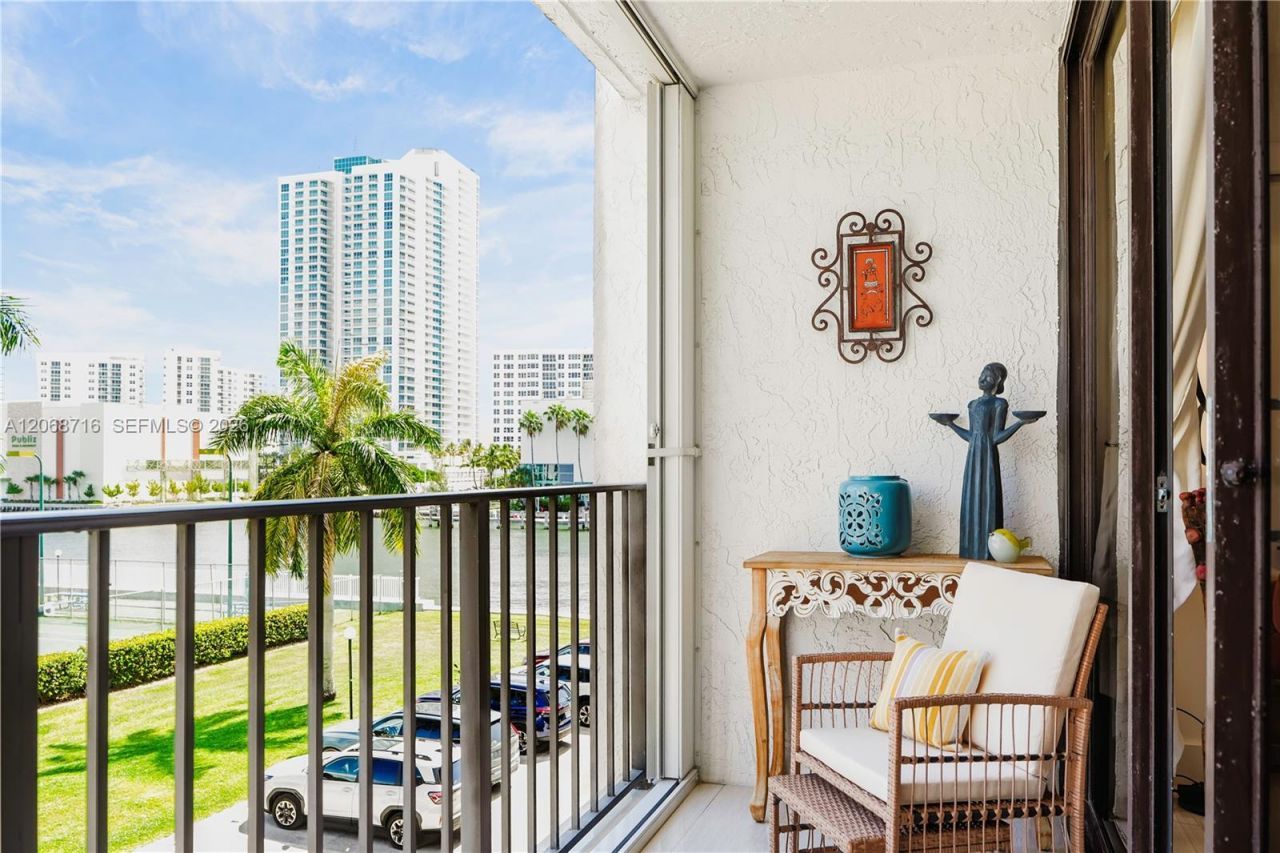 400 Leslie Dr , Unit 319, Hallandale Beach, FL 33009 Photo