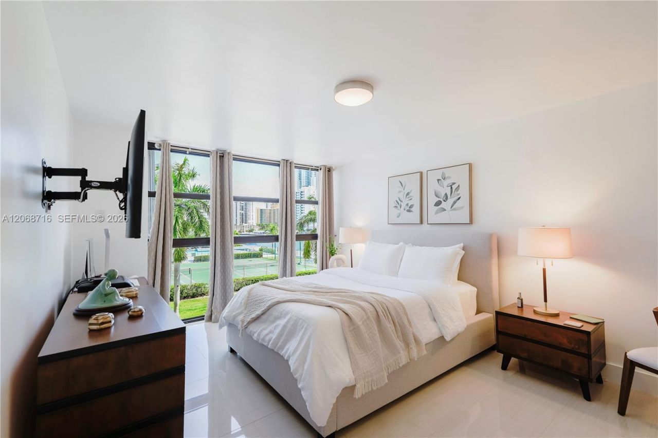 400 Leslie Dr , Unit 319, Hallandale Beach, FL 33009 Photo