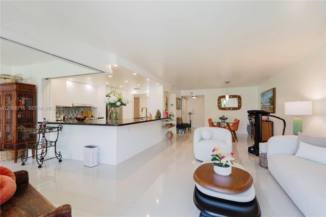400 Leslie Dr , Unit 319, Hallandale Beach, FL 33009 Photo