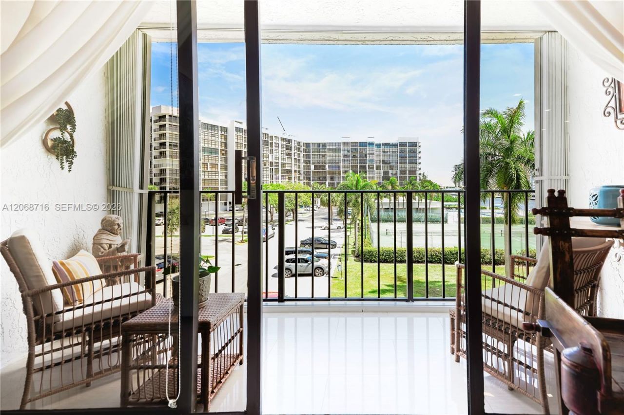 400 Leslie Dr , Unit 319, Hallandale Beach, FL 33009 Photo