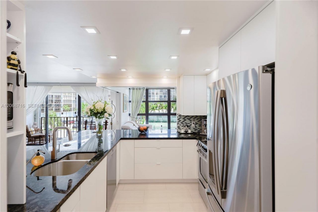 400 Leslie Dr , Unit 319, Hallandale Beach, FL 33009 Photo