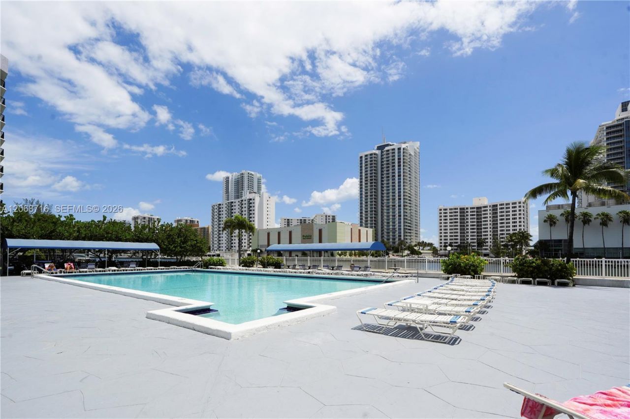 400 Leslie Dr , Unit 319, Hallandale Beach, FL 33009 Photo