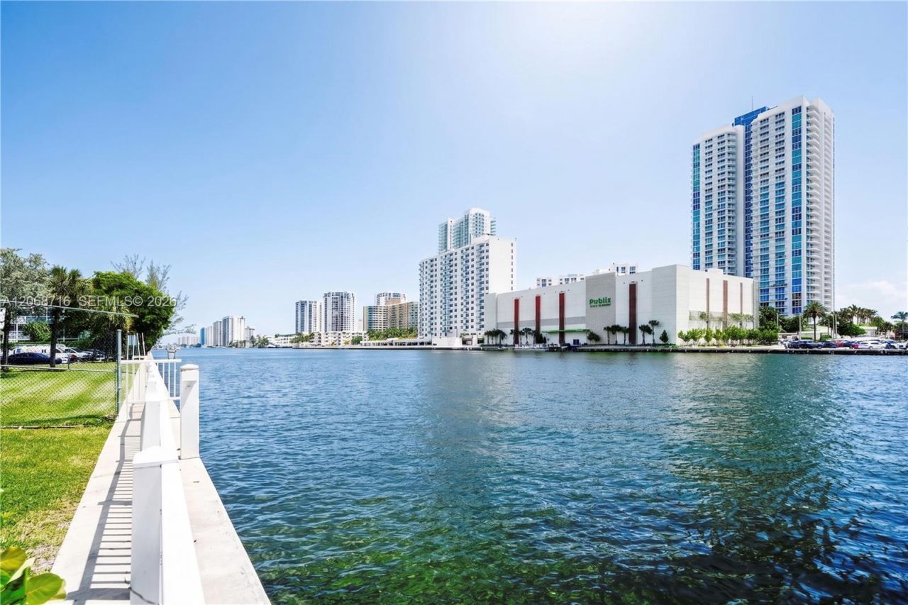 400 Leslie Dr , Unit 319, Hallandale Beach, FL 33009 Photo