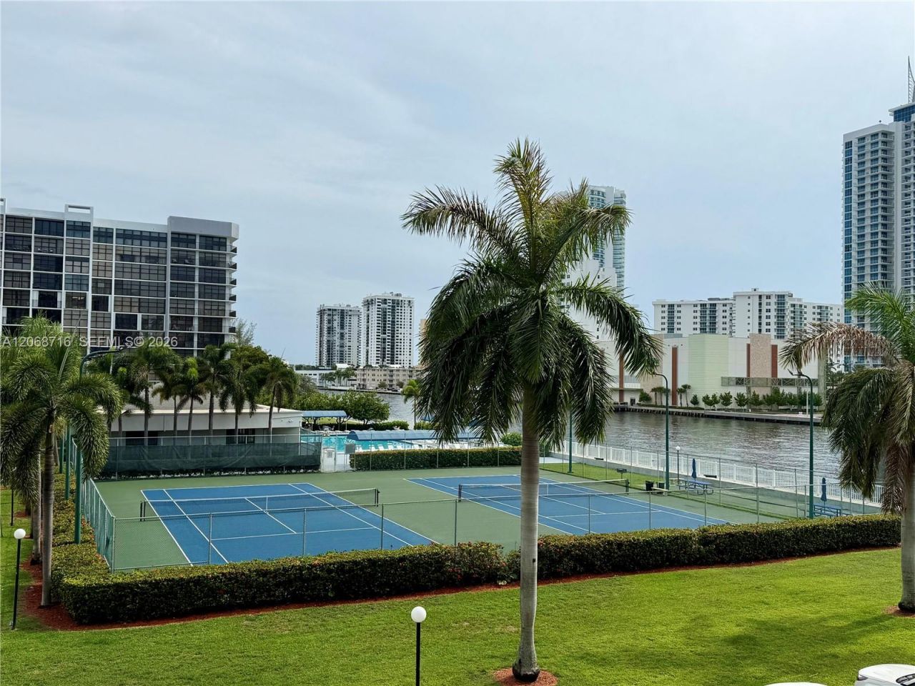 400 Leslie Dr , Unit 319, Hallandale Beach, FL 33009 Photo