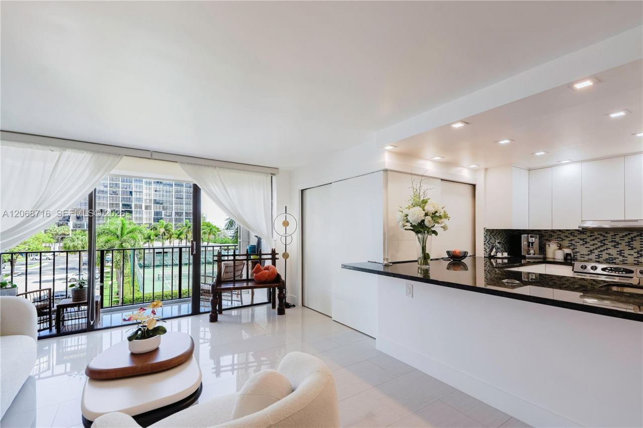 400 Leslie Dr , Unit 319, Hallandale Beach, FL 33009 Photo