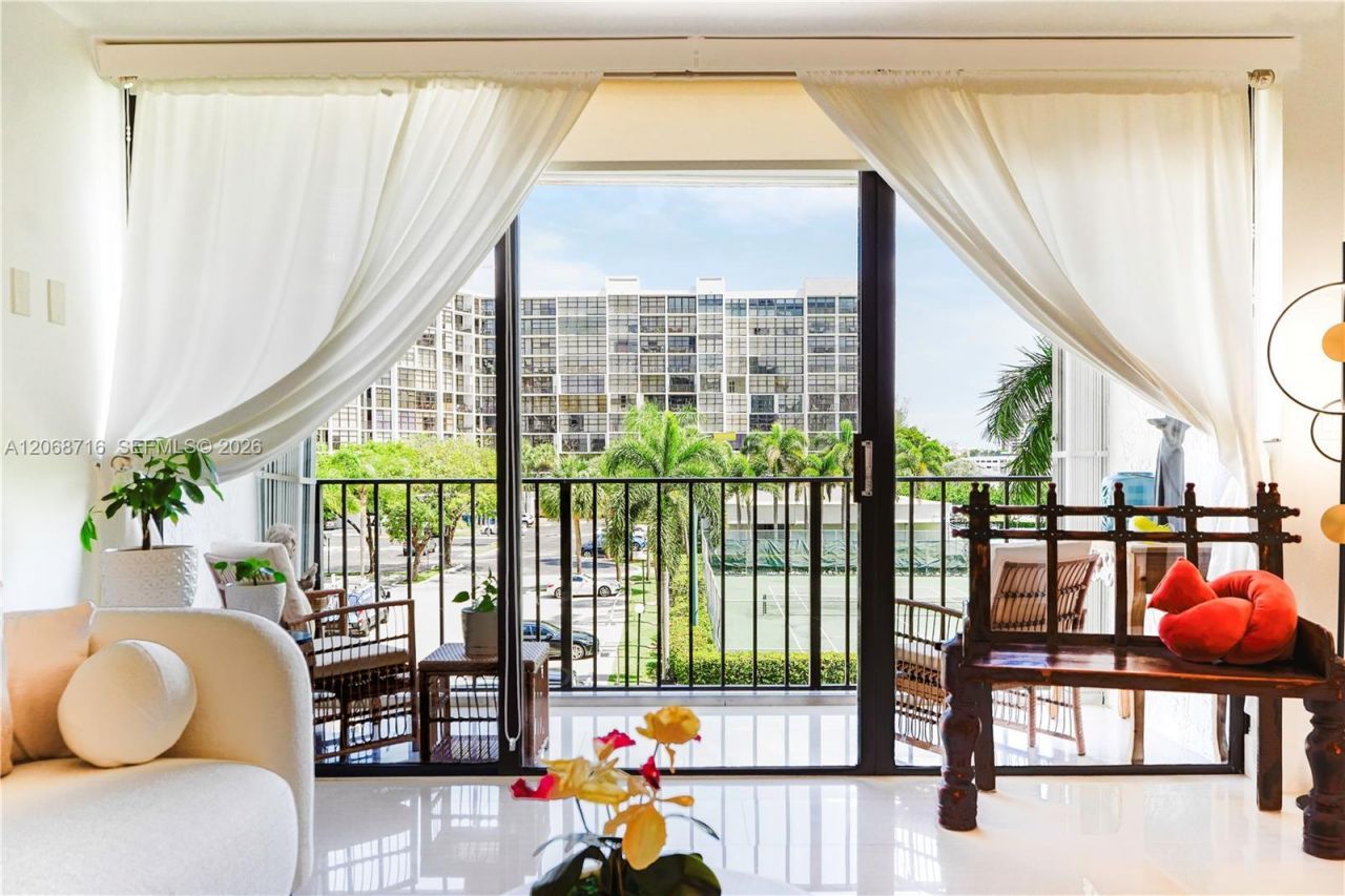 400 Leslie Dr , Unit 319, Hallandale Beach, FL 33009 Photo