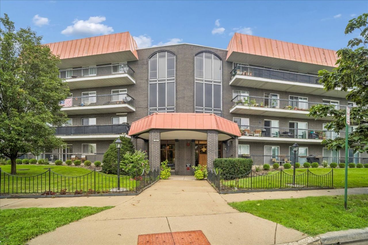 4840 Foster Street, Unit 103, Skokie, IL 60077 Main Photo