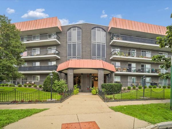 4840 Foster Street, Unit 103, Skokie, IL 60077