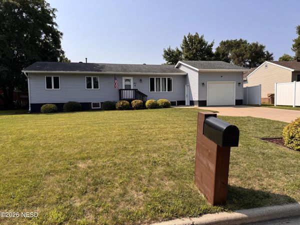 812 5TH AVENUE NW, Watertown, SD 57201