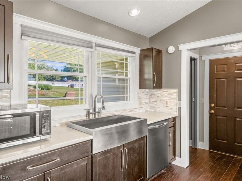 6031 Woodcrest Avenue NE, Canton, OH 44721 Photo 4
