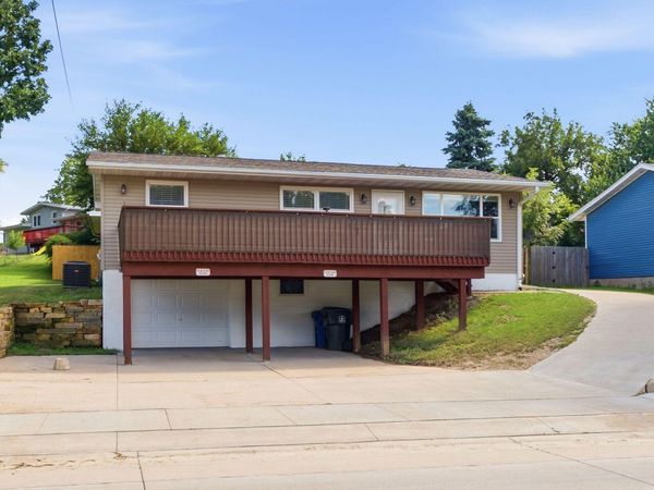 2414 W FULLIAM AVE, Muscatine, IA 52761