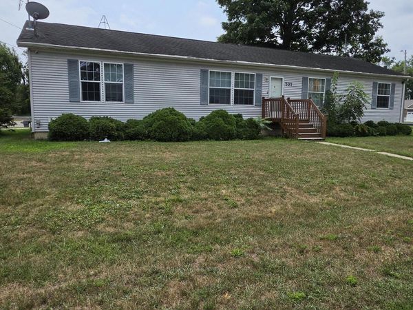 707 Sawyer Road, Lansing, MI 48911