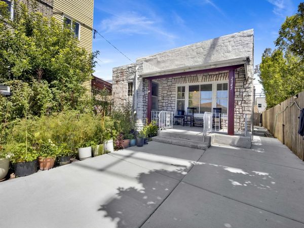2945 N California Avenue , Chicago, IL 60618