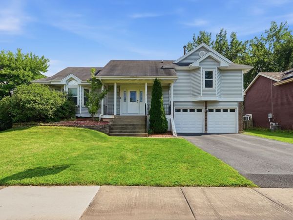 1885 Eastman Lane , Hanover Park, IL 60133