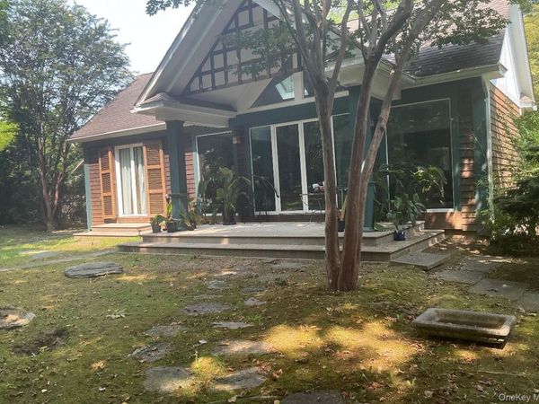 160 Pelletreu Street , Southampton, NY 11968