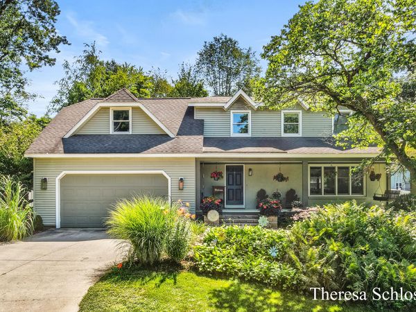 7976 Pine Edge Court SE, Alto, MI 49302