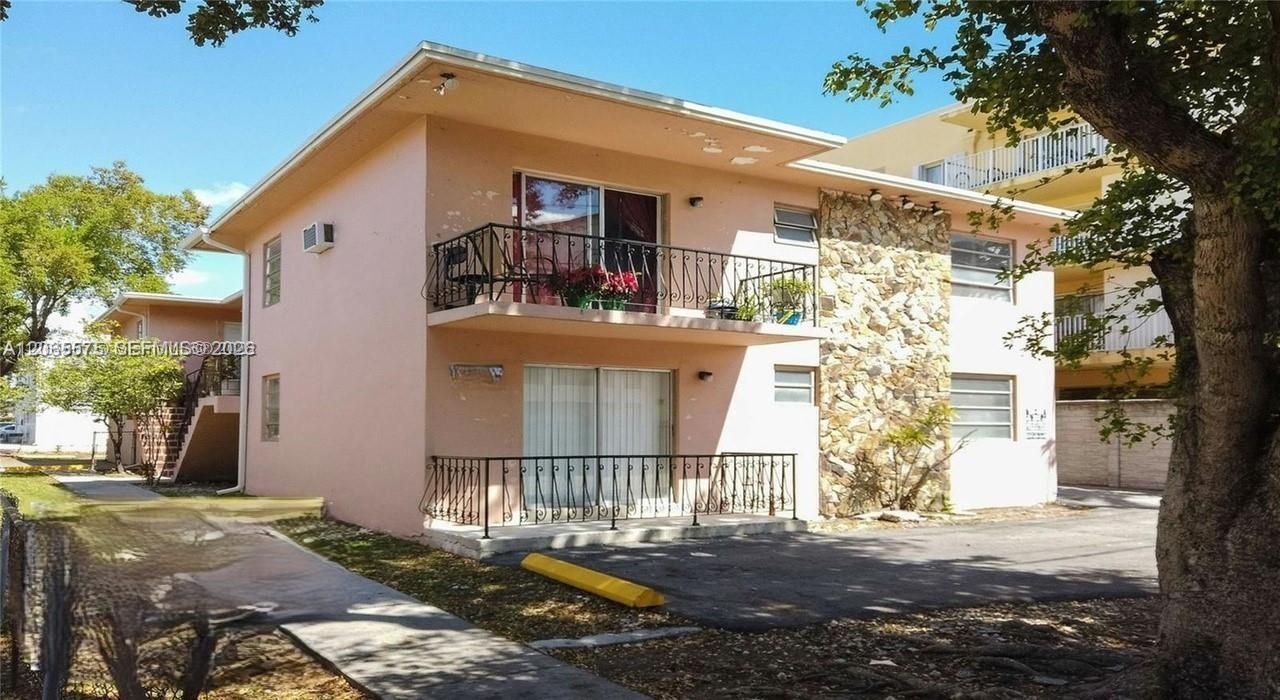 651 SW 3rd St , Unit 3, Miami, FL 33130 Photo