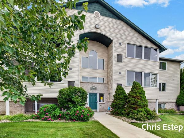 5877 Crosswinds Drive, Unit 31, Norton Shores, MI 49444