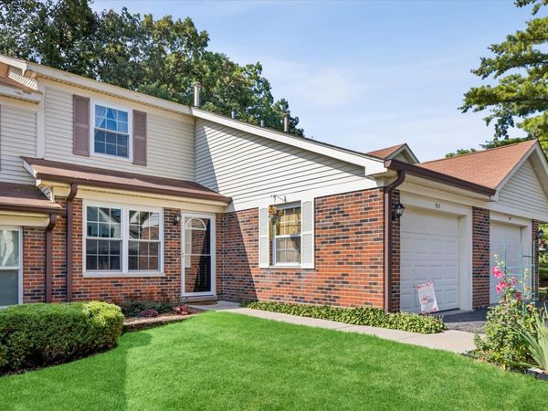 93 Pine Circle , Cary, IL 60013