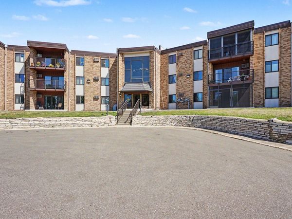 2700 Oxford Street N, Unit 154, Roseville, MN 55113