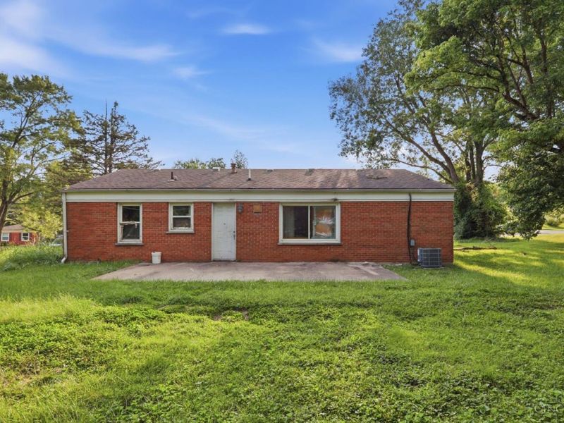 9230 Meadowglen Drive, Springfield Township, OH 45231 Photo 3