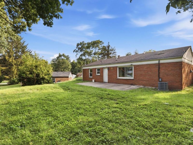 9230 Meadowglen Drive, Springfield Township, OH 45231 Photo 4