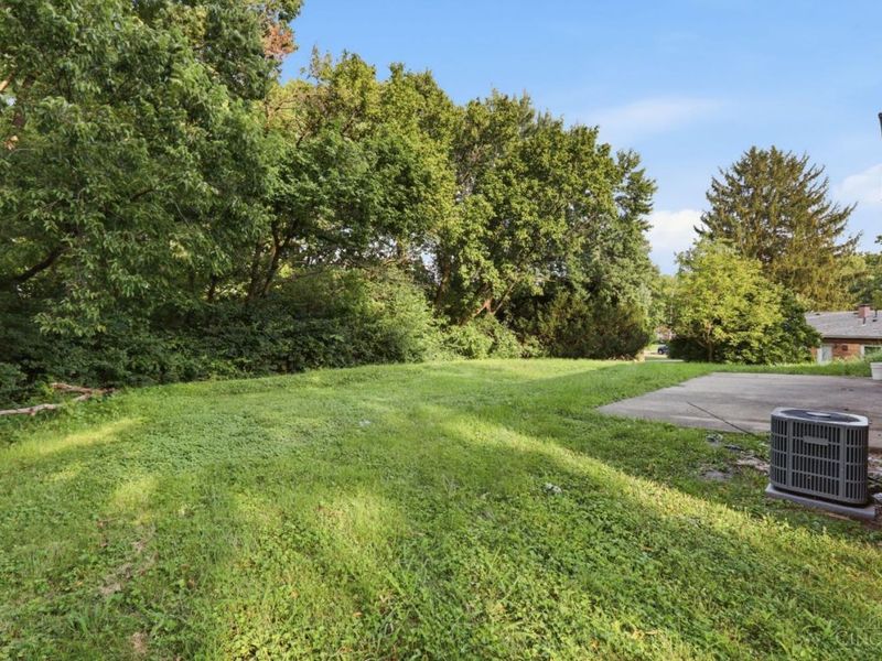 9230 Meadowglen Drive, Springfield Township, OH 45231 Photo 5