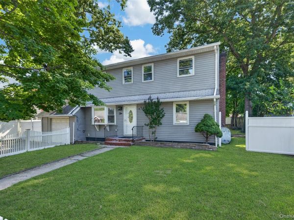 10 Field Place , Huntington Station, NY 11746