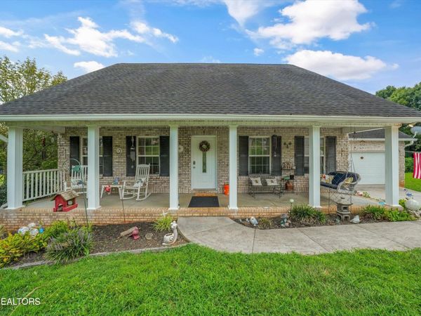 225 Hillsborough Lane , Lenoir City, TN 37772