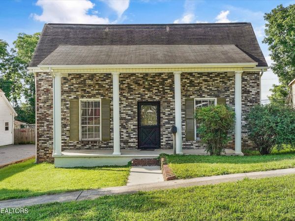 608 W 1st Ave , Lenoir City, TN 37771