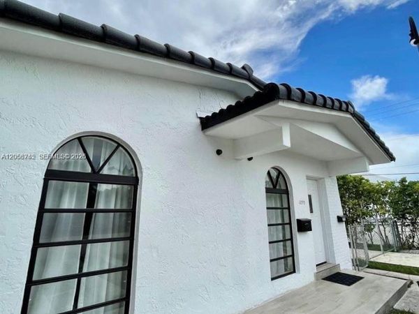 1097 E 1st Ave, Hialeah, FL 33010