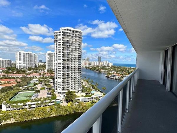 20515 E Country Club Dr , Unit 1949, Aventura, FL 33180