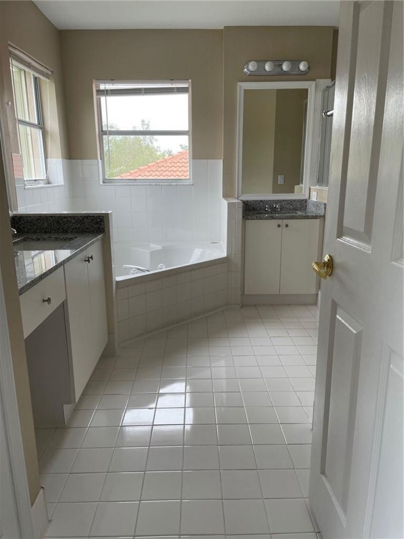 19250 NW 12th Manor, Pembroke Pines, FL 33029 Photo