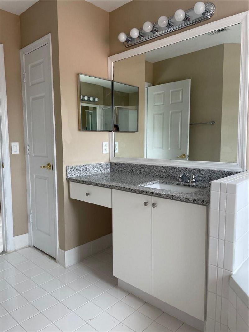 19250 NW 12th Manor, Pembroke Pines, FL 33029 Photo