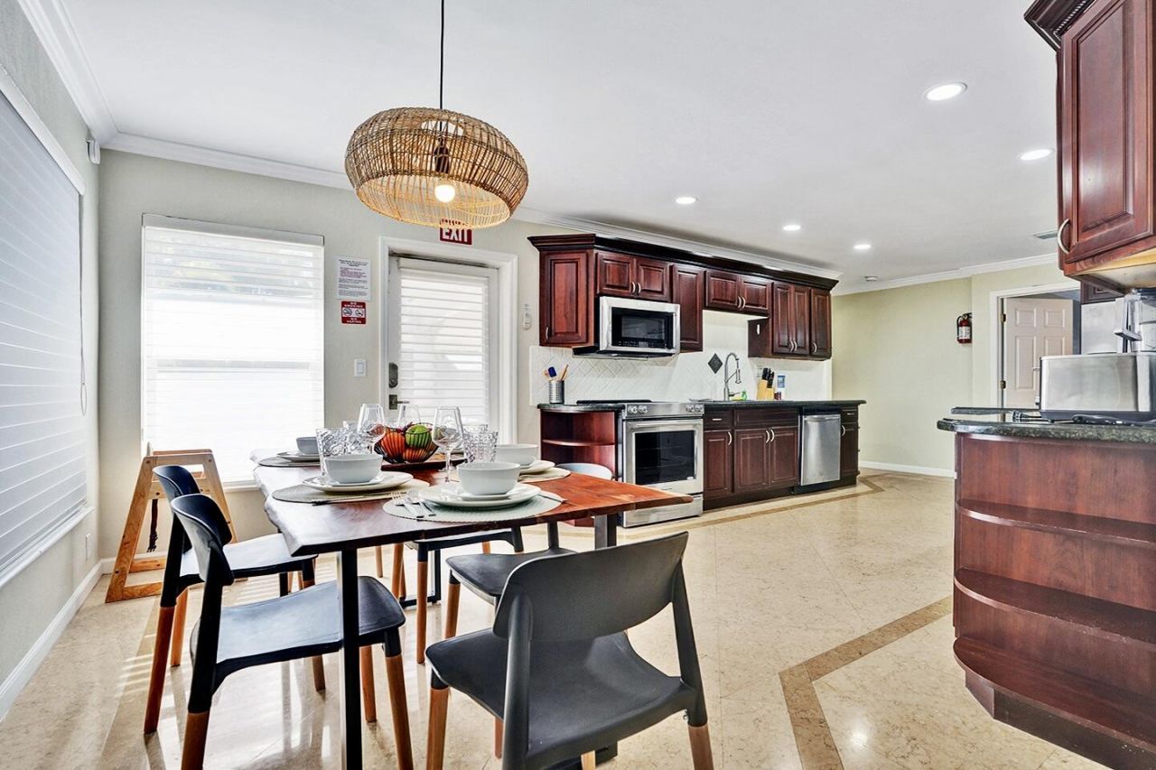 1016 Harrison Street, Hollywood, FL 33019 Photo