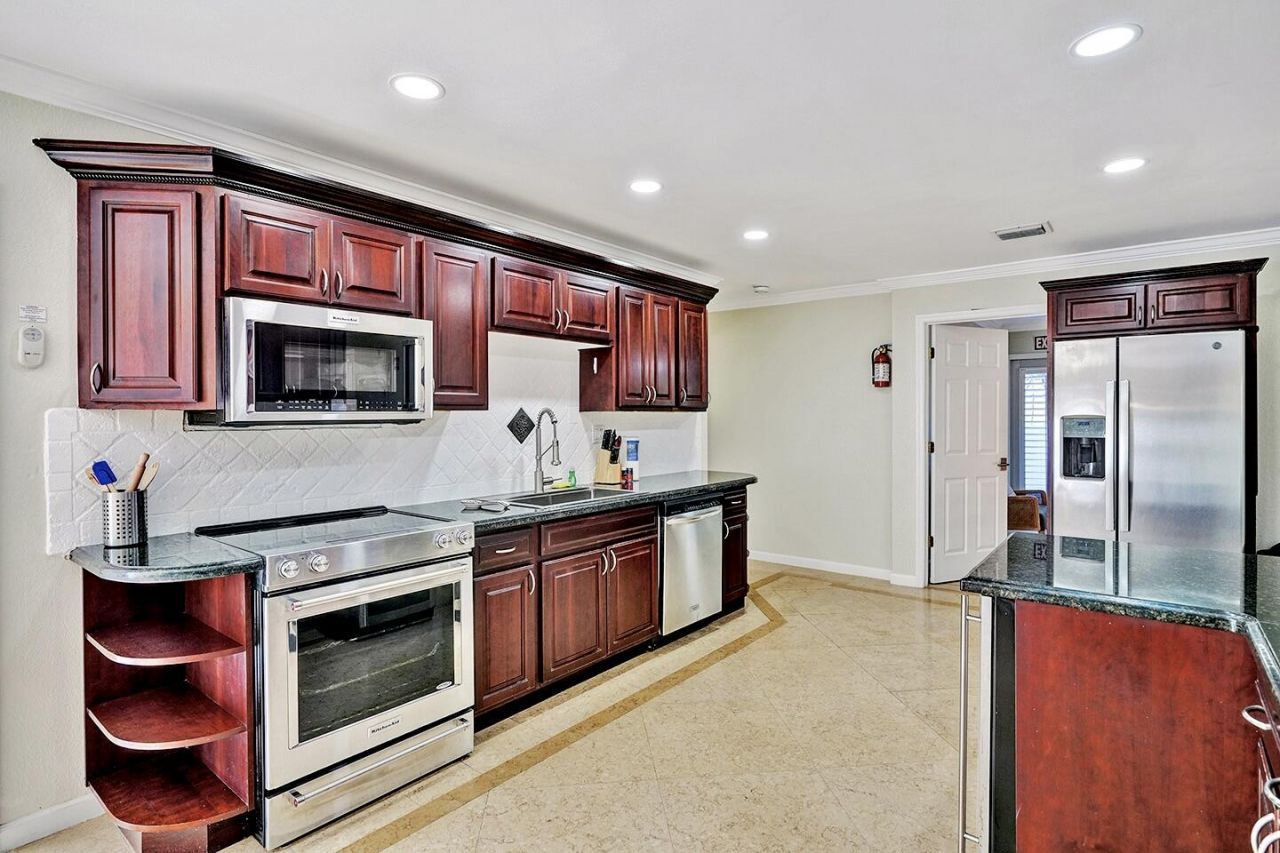 1016 Harrison Street, Hollywood, FL 33019 Photo