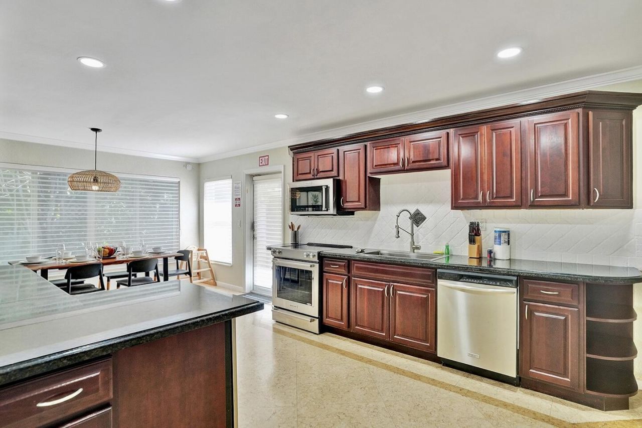 1016 Harrison Street, Hollywood, FL 33019 Photo