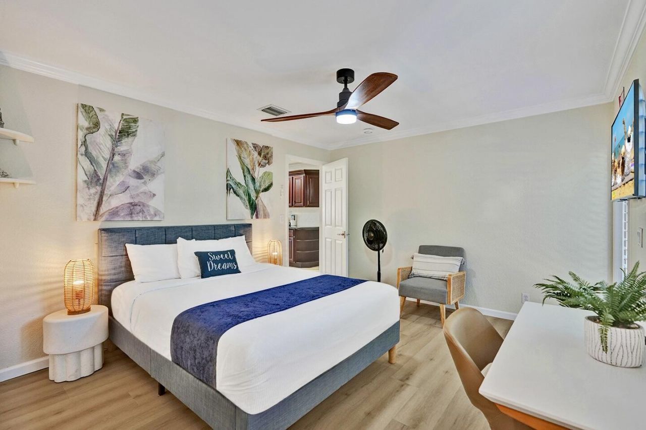 1016 Harrison Street, Hollywood, FL 33019 Photo