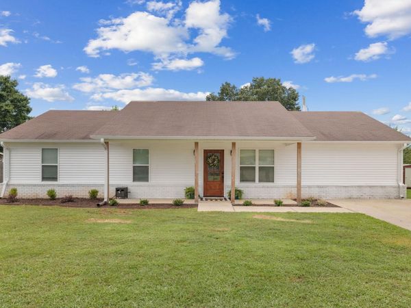 309 Washington Dr, Muscle Shoals, AL 35661
