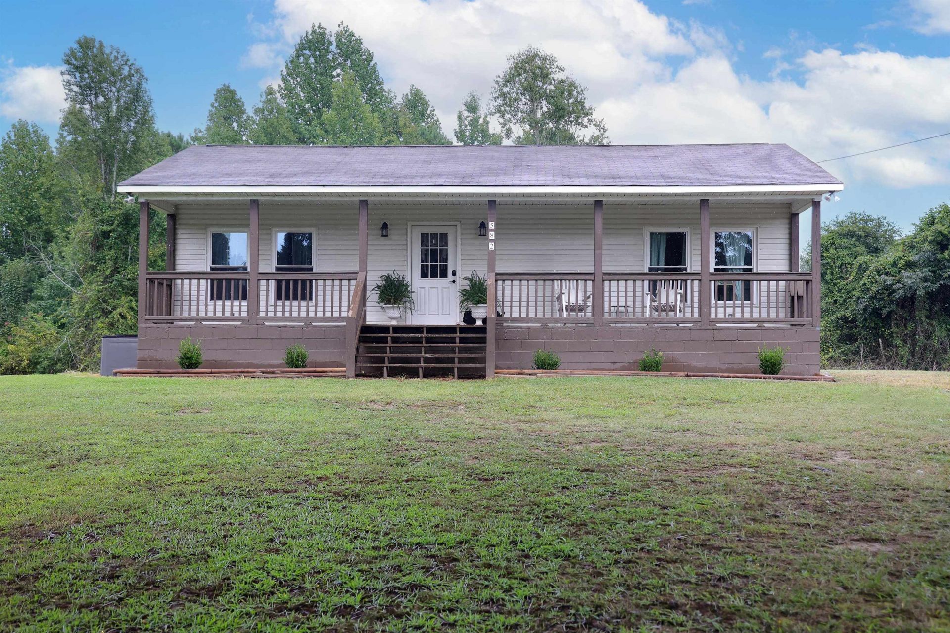 582 Allen Loop, Tuscumbia, AL 35674 Main Photo