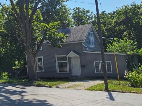 300 S Oak Street , Hillsboro, IL 62049