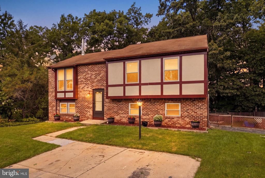 12 BEEFWOOD COURT , ESSEX, MD 21221