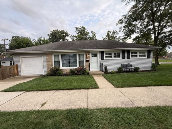 321 N Fairview Avenue, Mount Prospect, IL 60056