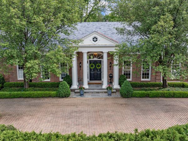 675 E Woodland Road , Lake Forest, IL 60045