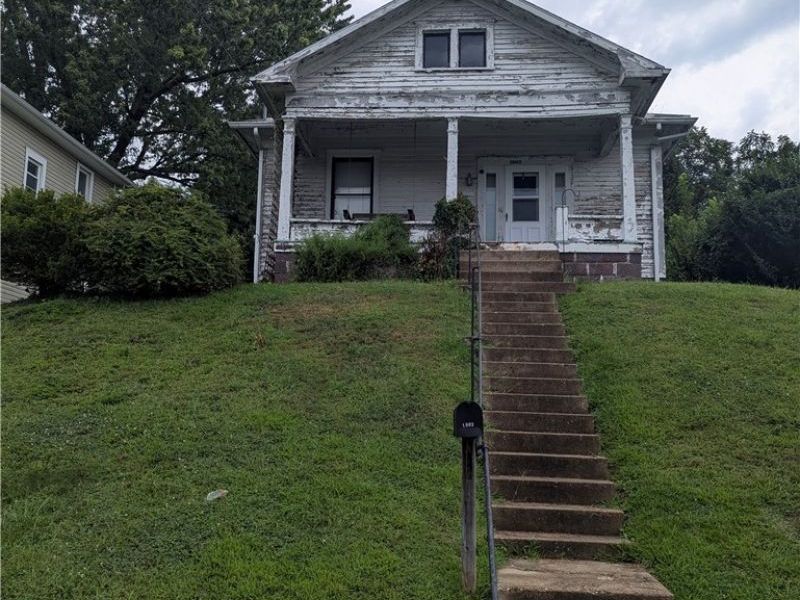 1903 Stewart Avenue , Cambridge, OH 43725 Photo 1